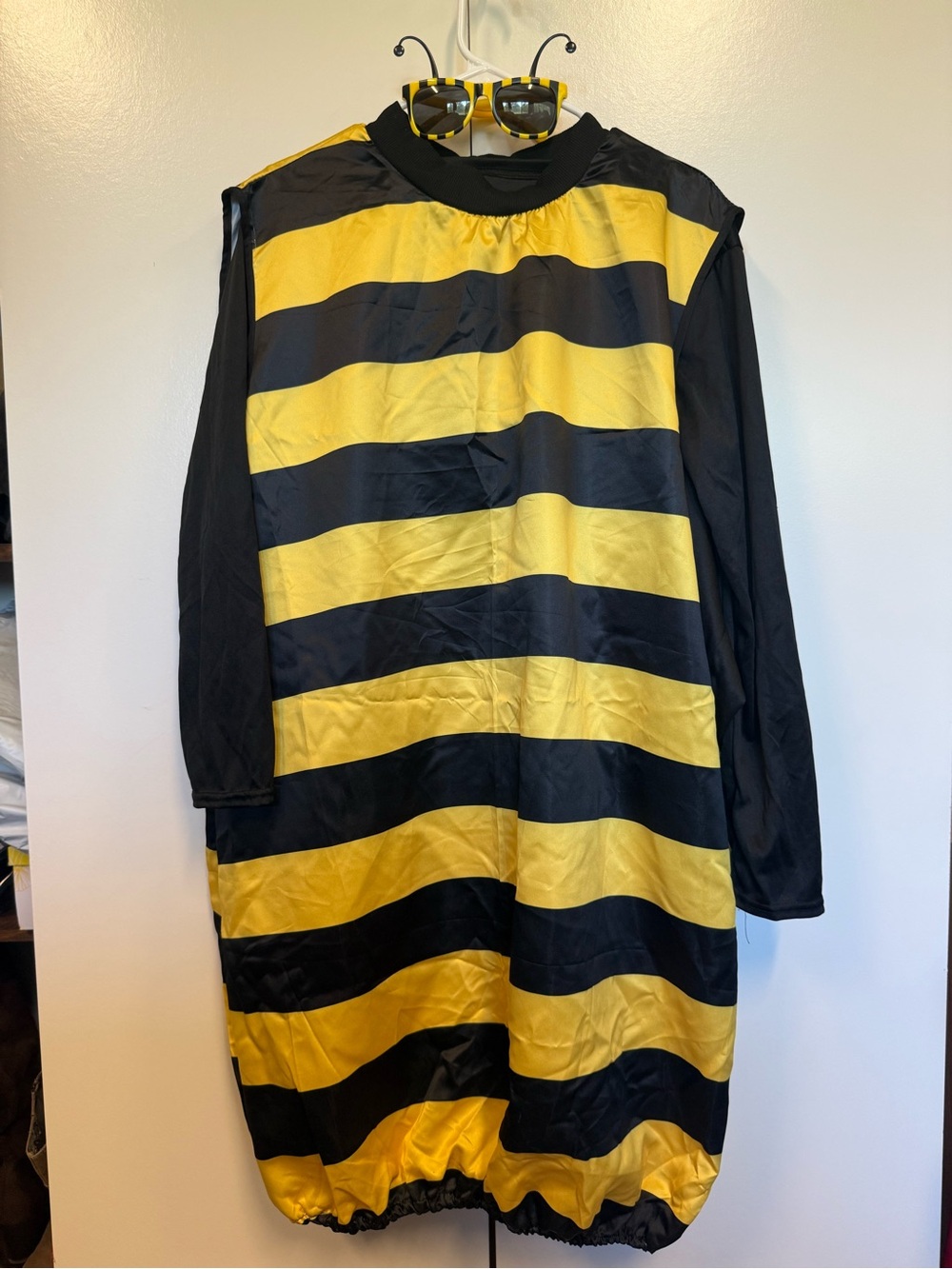 Bee costume and shirt with matching sunglasses. One size.